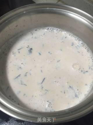 香喷喷的自制奶茶的做法步骤：4