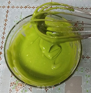 菠菜汁戚风蛋糕的做法步骤：6
