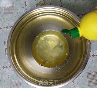 菠菜汁戚风蛋糕的做法步骤：7