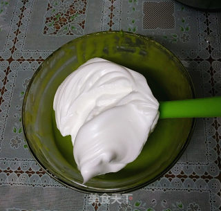 菠菜汁戚风蛋糕的做法步骤：10