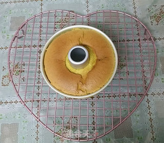 菠菜汁戚风蛋糕的做法步骤：16