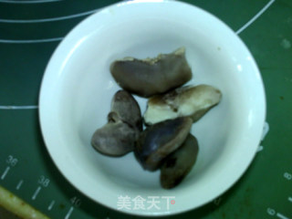 黑芝麻香蕉菱角奶糊的做法步骤：2