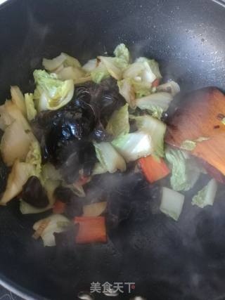 白菜炒木耳的做法步骤：6