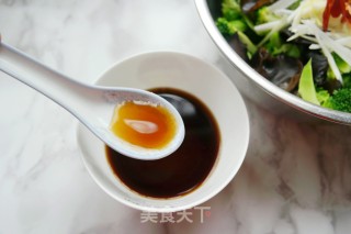 炝拌木耳西兰花的做法步骤：3