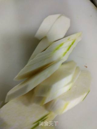 广东，腊肉炒茭白的做法步骤：4