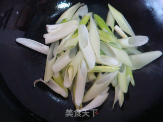 葱爆羊肉的做法步骤：3