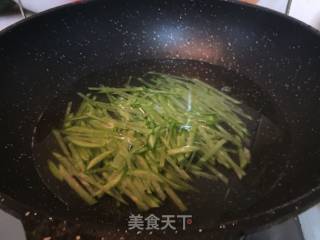 青萝卜丝炖虾的做法步骤：4