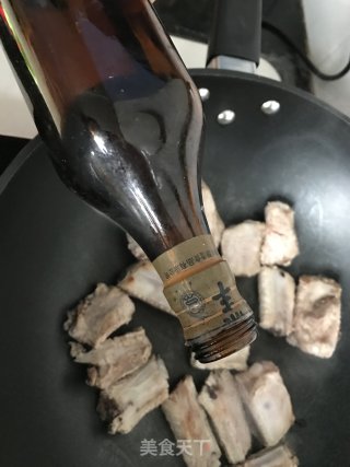 土豆排骨卤蛋的做法步骤：3