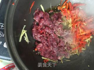 芹菜牛肉的做法步骤：3