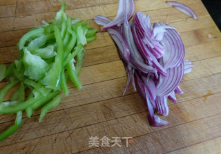 洋葱拌土豆丝的做法步骤：1