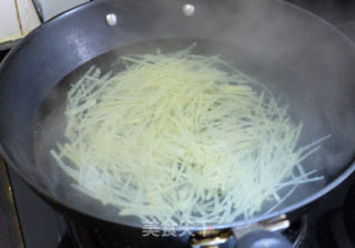 洋葱拌土豆丝的做法步骤：3