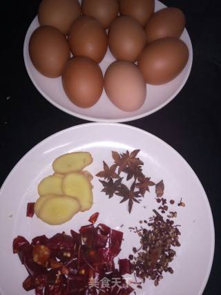 自制卤蛋的做法步骤：1