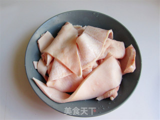 荷韵意境肉皮冻的做法步骤：1