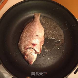干煎䲞魚的做法步骤：2