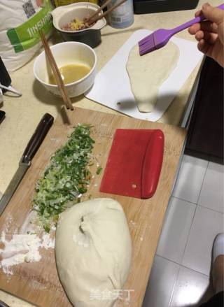 酥脆葱香肉饼饼的做法步骤：4