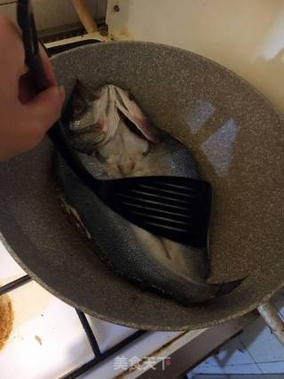 香煎鲈鱼的做法步骤：13