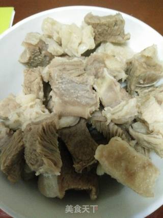 土豆炖牛腩的做法步骤：3