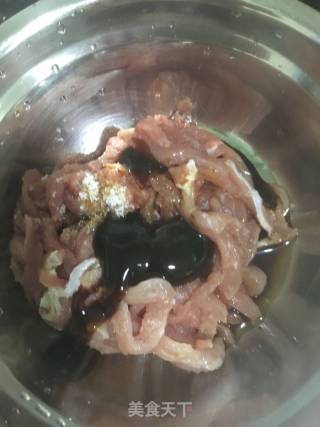 鱼香肉丝的做法步骤：1