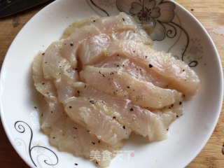 酥炸龙利鱼的做法步骤：4