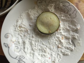酥炸茄盒的做法步骤：7