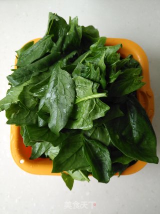 白菜饺子的做法步骤：1