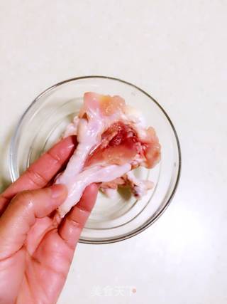 吮指香酥鸡翅根的做法步骤：1