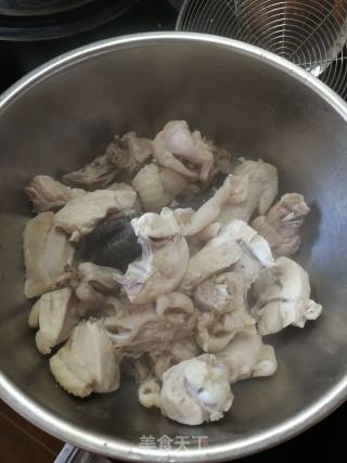 干炒鸡肉的做法步骤：1