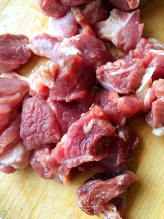 羊肉胡萝卜饺子的做法步骤：2