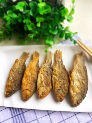 干炸小鲫鱼的做法步骤：4