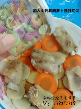 宝妈滢滢分享儿童辅食花样做法之山药胡萝卜搭配排骨汤三宝妈多味圈圈面的做法步骤：5