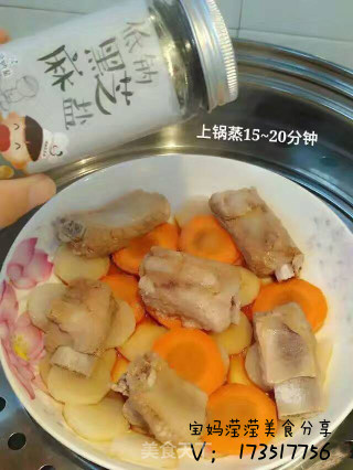 宝妈滢滢分享儿童辅食花样做法之山药胡萝卜搭配排骨汤三宝妈多味圈圈面的做法步骤：6