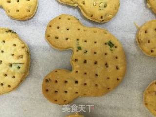 奶盐香葱苏打饼干的做法步骤：8
