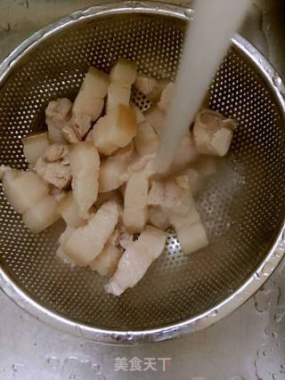 土豆红烧肉的做法步骤：3