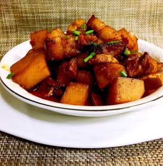 土豆红烧肉的做法步骤：16