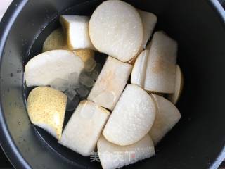 冰糖雪梨的做法步骤：4