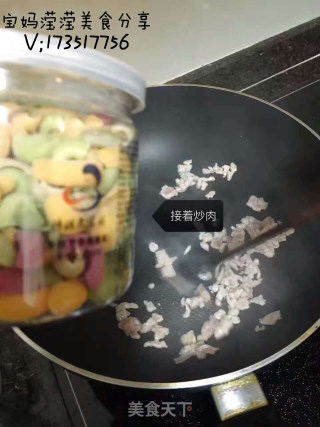 宝妈滢滢分享儿童辅食花样做法之多味蝴蝶面炒肉丝配玉米笋的做法步骤：7