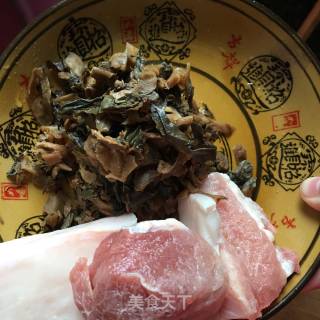 简便下饭的梅菜蒸肉的做法步骤：1