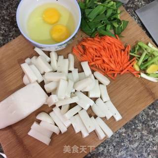 鸡蛋炒年糕的做法步骤：1