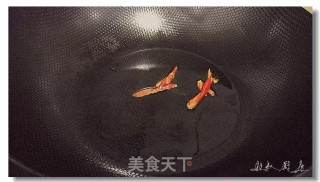 炝炒茼蒿杆的做法步骤：2