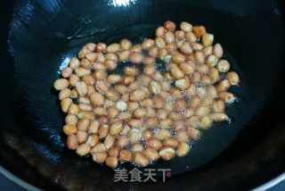 老醋花生米的做法步骤：1
