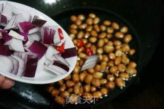 老醋花生米的做法步骤：4