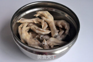 卤香凤爪的做法步骤：1