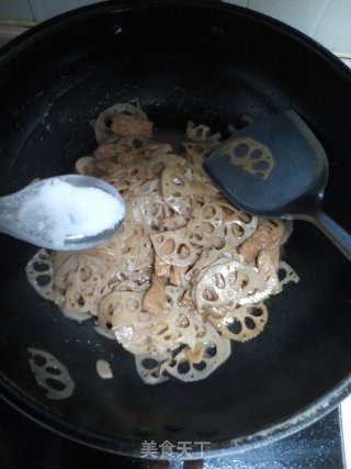 肉炒藕片的做法步骤：7