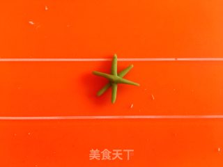 “冬季里的新鲜蔬菜“——苹果派（翻糖膏蔬菜）的做法步骤：11