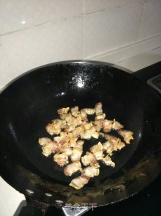 腊肉炒蒜苗的做法步骤：2