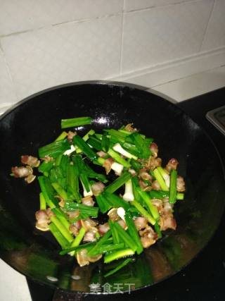 腊肉炒蒜苗的做法步骤：4