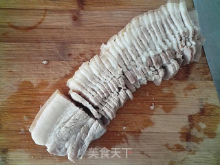 【酸菜汆五花肉】的做法步骤：3