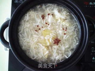 【酸菜汆五花肉】的做法步骤：4