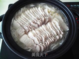 【酸菜汆五花肉】的做法步骤：5