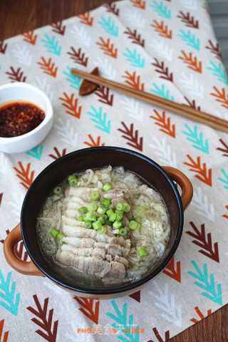 【酸菜汆五花肉】的做法步骤：8